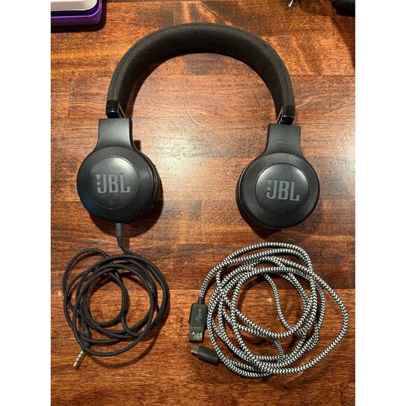 JBL E45BT On-Ear Headset - Blue - with 40mm Driver Wire and Ch Cable - Picture 4 of 4